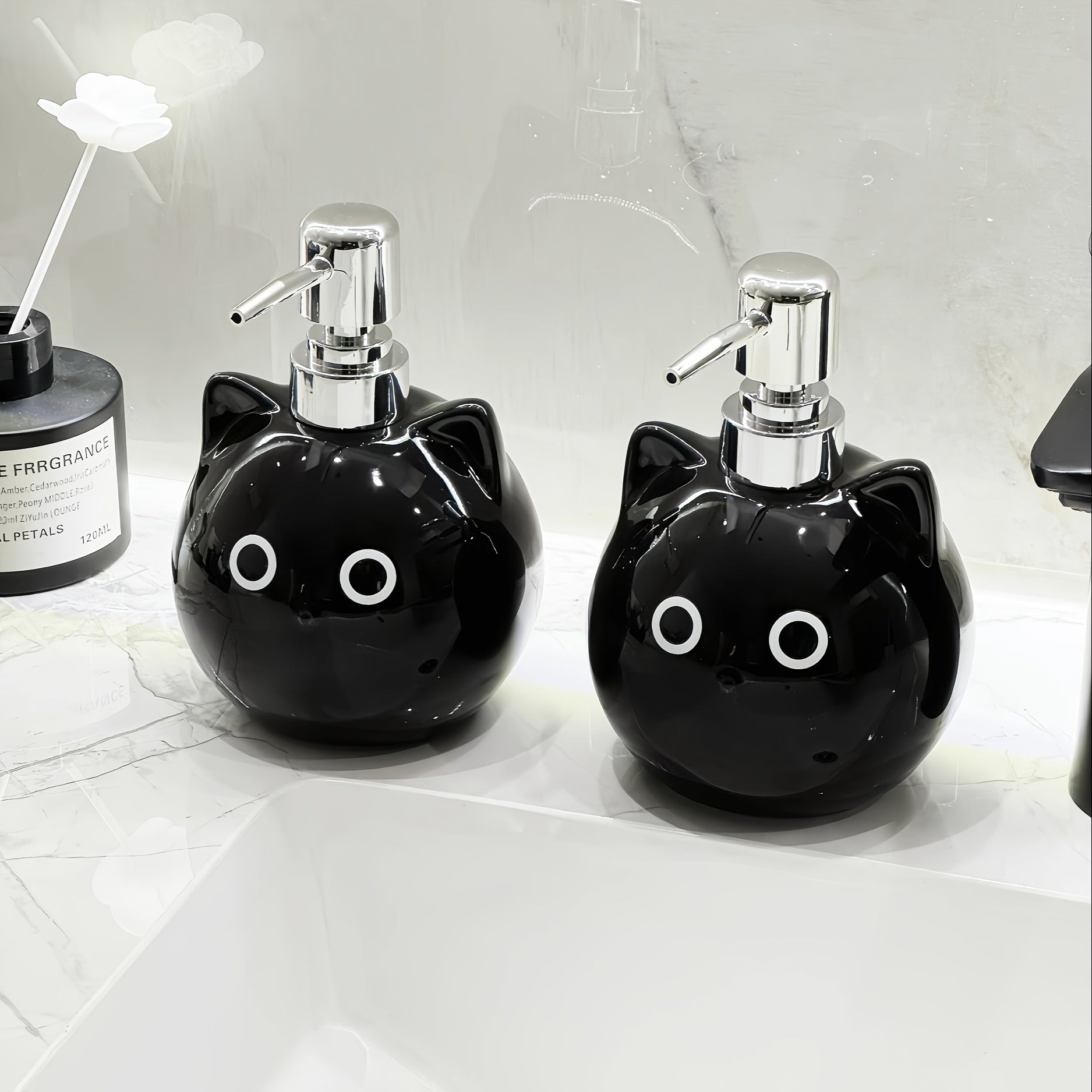 Canine Crafts Midnight Cat™ Dispenser